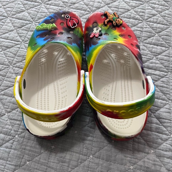 Crocs Bae Iconic Tie Dye Bright
Clogs Sandals Size 6. Jibbitz is not included. - Picture 3 of 9